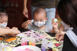 豐富多彩、生氣蓬勃的集體創作