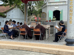 王育德遷骨法會於法華寺（王明理小姐提供）