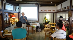 03-老師講述研究語言會遇到的困難.JPG